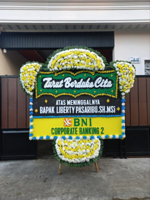 Papan Bunga Duka di Tunjungan